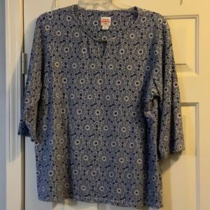 Abstract floral cotton pullover.